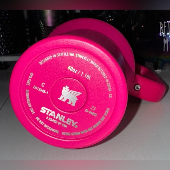 Stanley Cosmo Pink Valentine’s Day 40 oz Stainless Steel H2.0 Quencher Tumbler - Picture 5 of 6